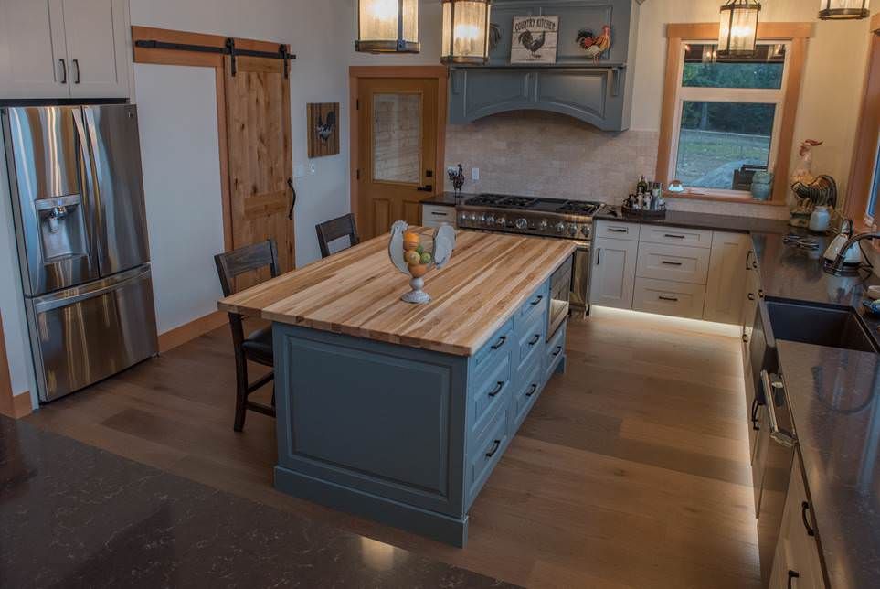blue cabin-4896f4bd7a044c9aa2e23c9d86847b58